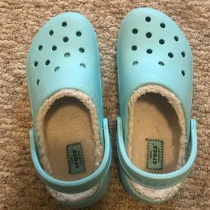 fuzzy blue crocs